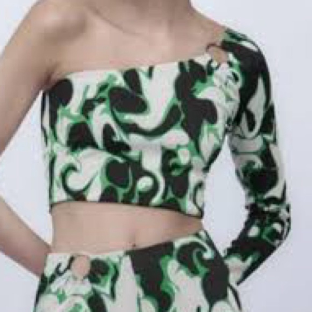 Zara Jacquard Asymmetrical One Shoulder Crop Top featuring a ring detail. NWT - Picture 2 of 4